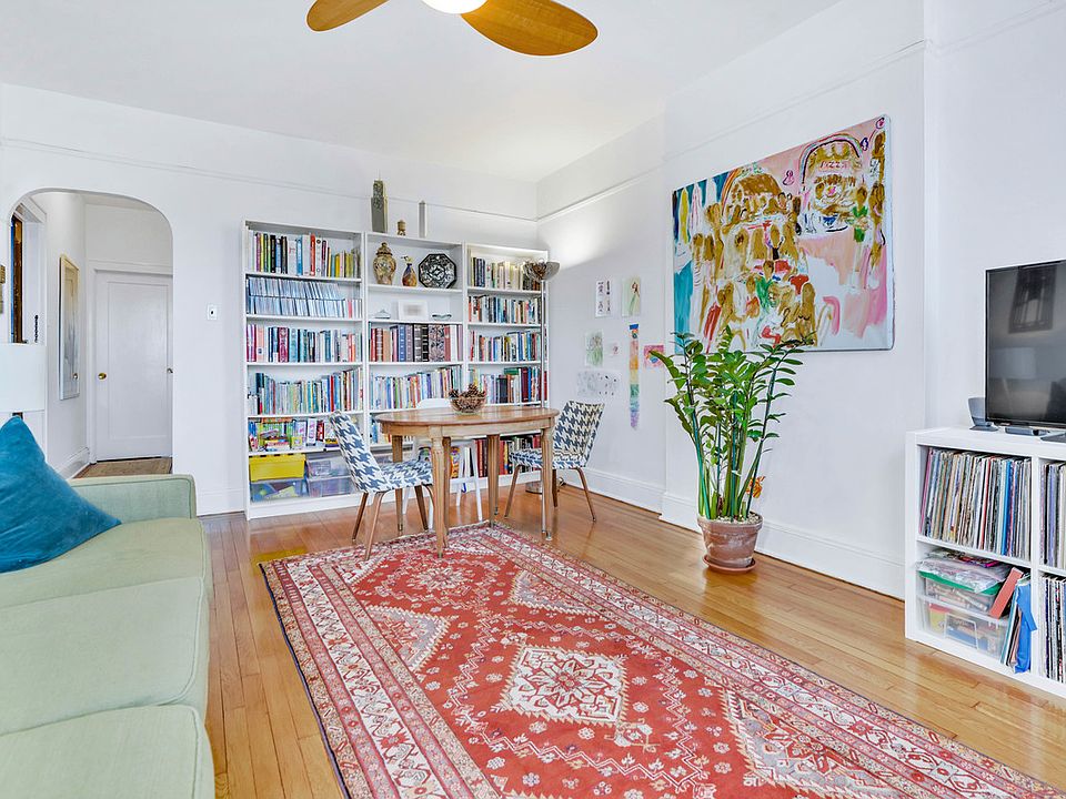 1st image of 214 8th Ave #3