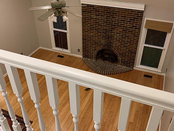 Living room seen from breezeway