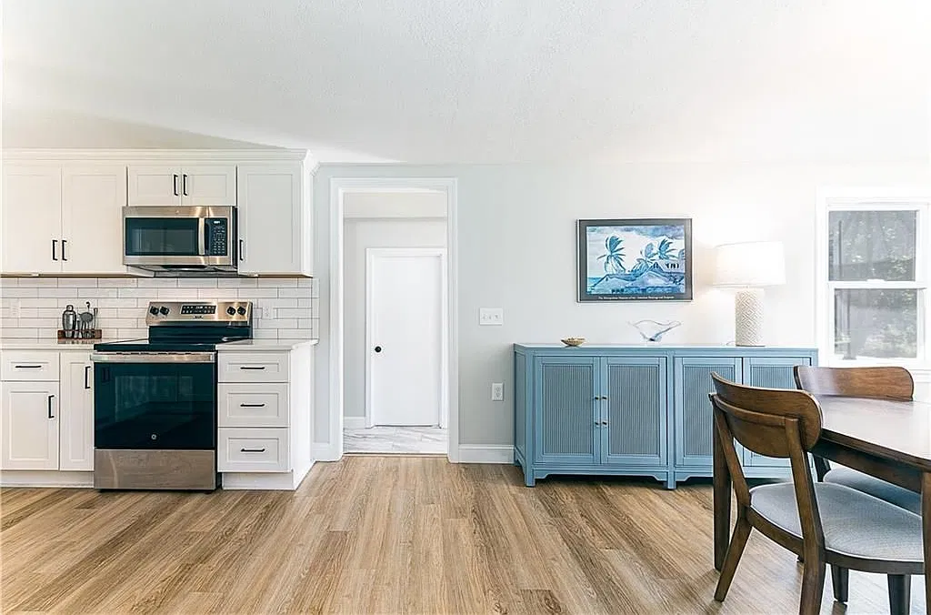 3 bed, 2.0 bath, 1547 sqft, $2,600 — Photo 2