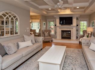 1682 Hickory Hills Ct, Clive, IA 50325