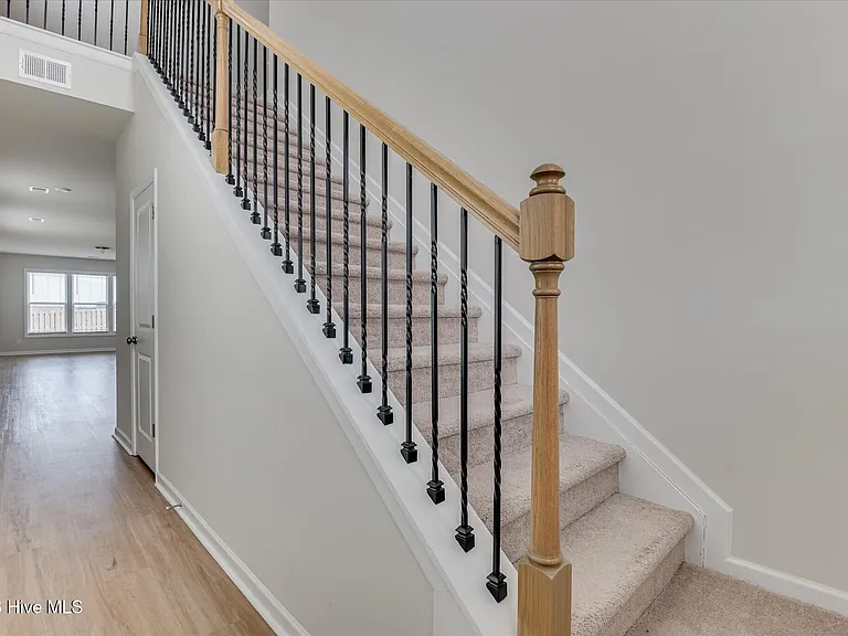 827 Justify Loop — Photo 9