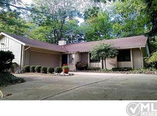 5104 Chestershire Dr, West Bloomfield, MI 48322