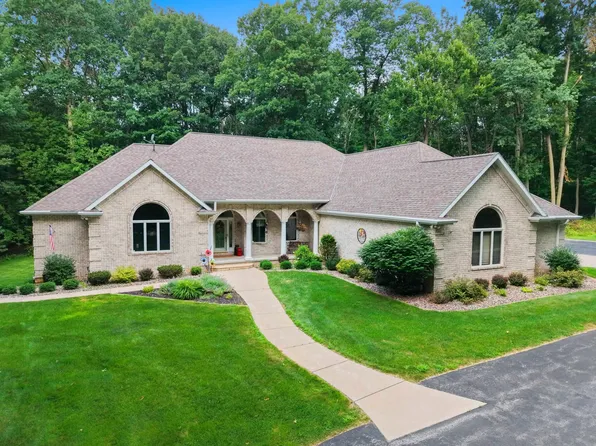 696 Springbrook Dr, Oneida, WI 54155
