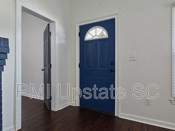 4th image of 79 Allen St