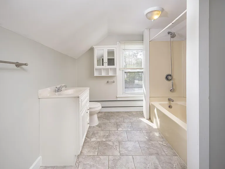 338 Saratoga St #2 — Photo 14