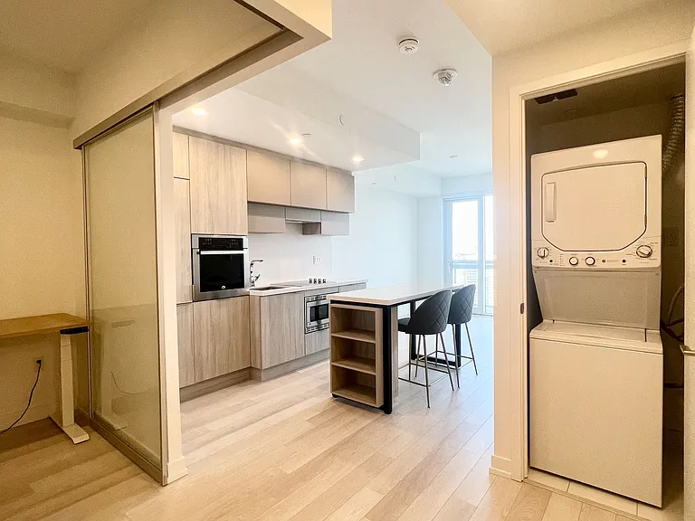 39 Roehampton Ave #3802 — Photo 6