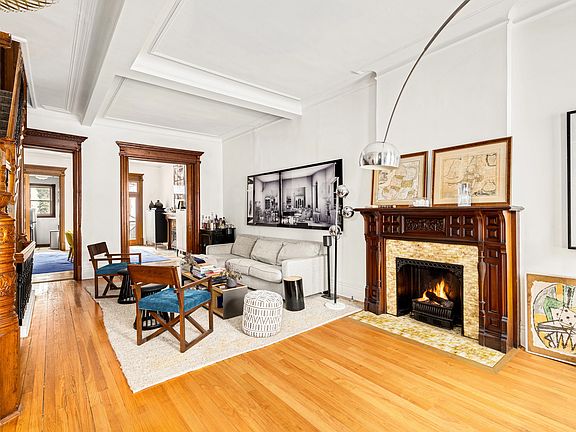 5th image of 159 W 91st St