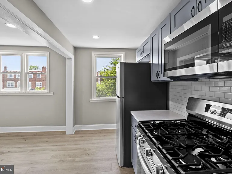 1072 Tremont Dr — Photo 10