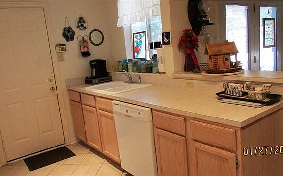 5th image of 702 Oak Creek Ct