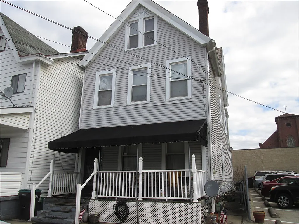 210 8th St photo 1