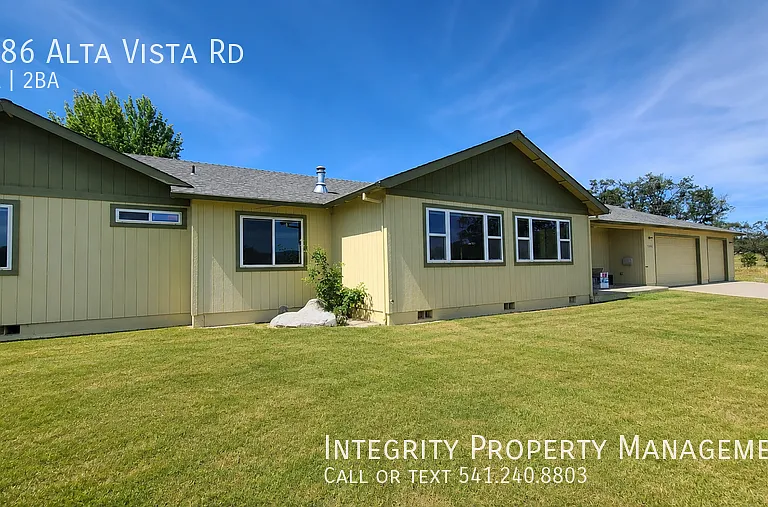 1586 Alta Vista Rd — Photo 1