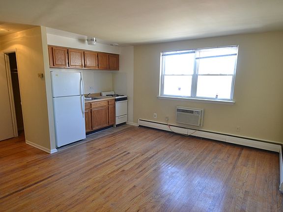 4th image of 2619 S 19th St #210