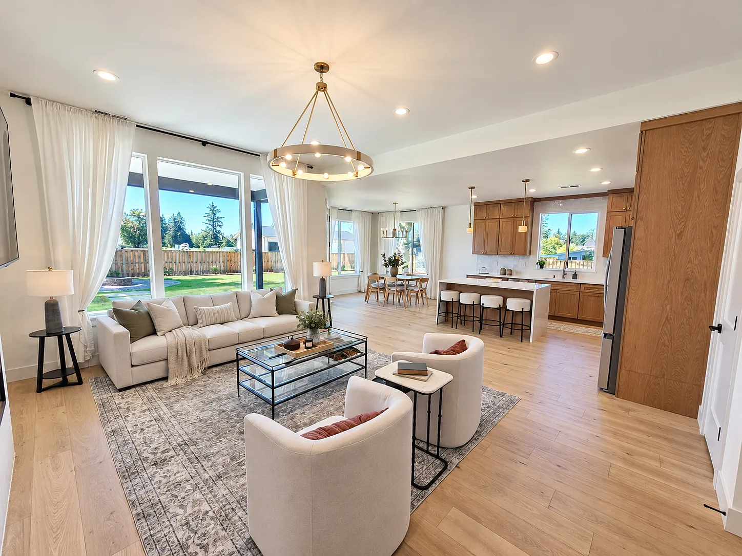 4 bed, 2156 sqft, $5,850 — Photo 4