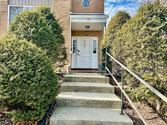 Lovely elevated front Entrance