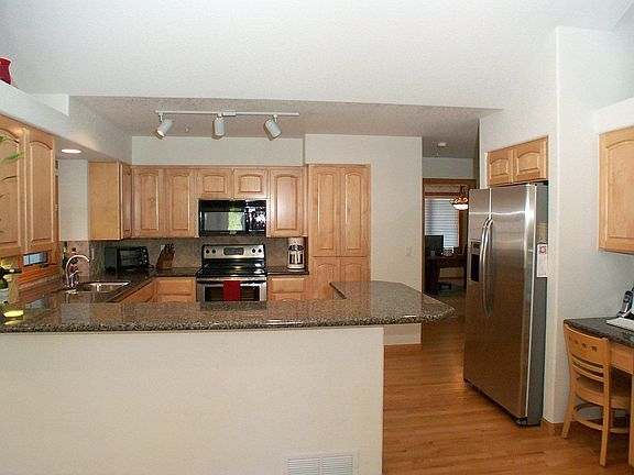Great kitchen with granite