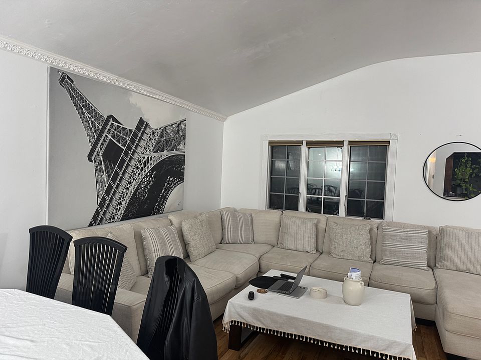1st image of 264 Sandalwood Dr Floor 1