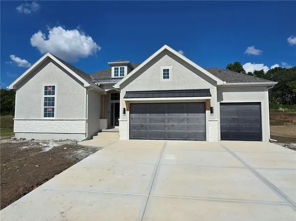 2108 SW Wheatfield Dr, Lees Summit, MO 64082