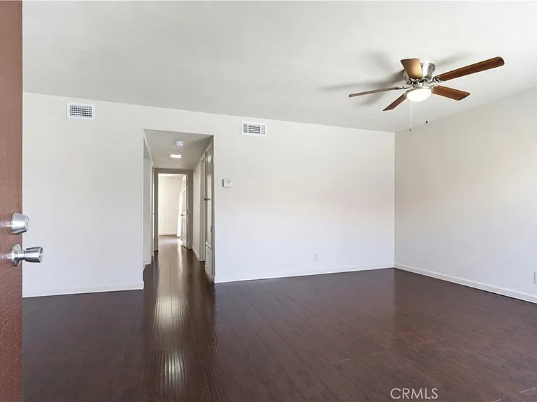 1067 S Citron St — Photo 2