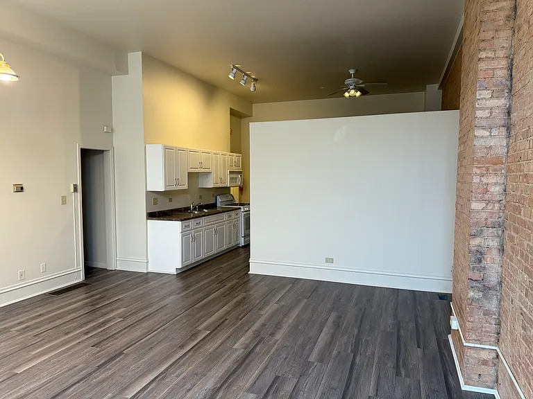 204 E Washington St #204 — Photo 11