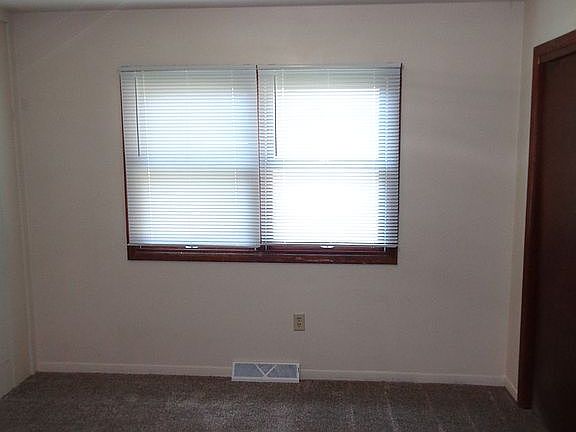 4th image of 1934 N Howell St