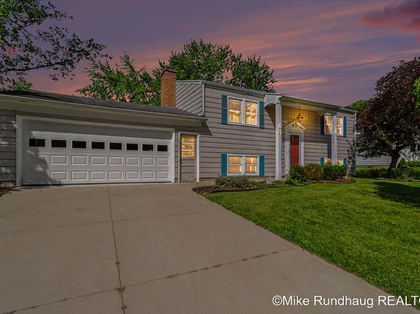 723 Marbury Dr SE, Ada, MI 49301