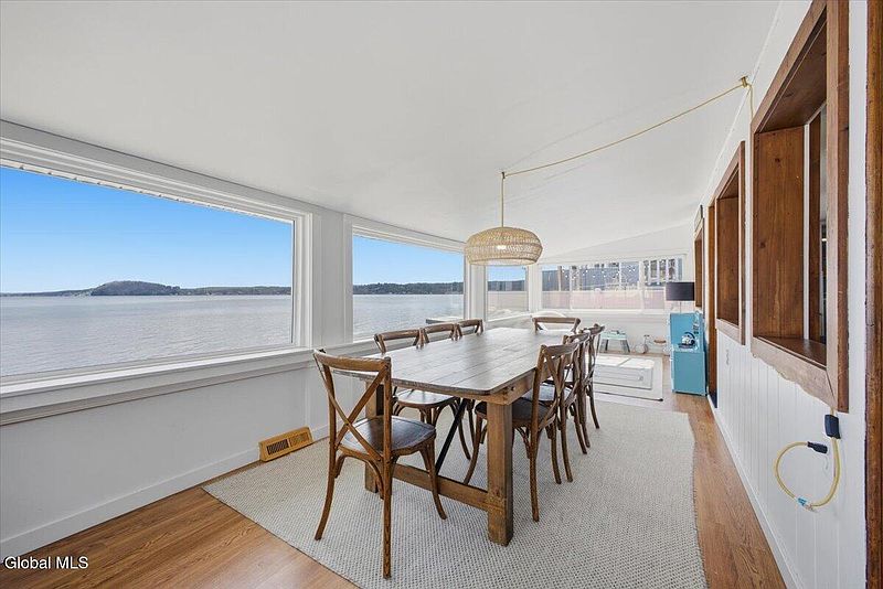 3rd image of 18 Shore Avenue