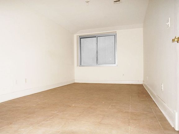 5th image of 160 Scholes St APT 1B