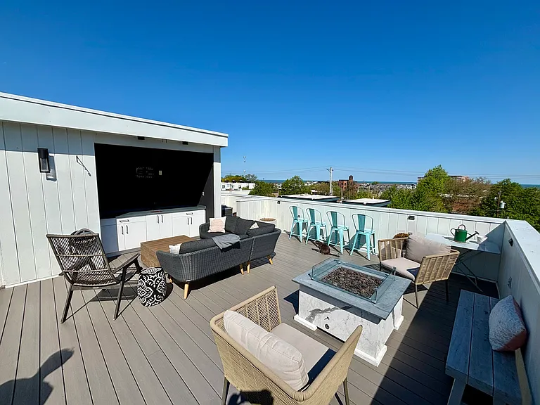 Rooftop layout showing gas firepit