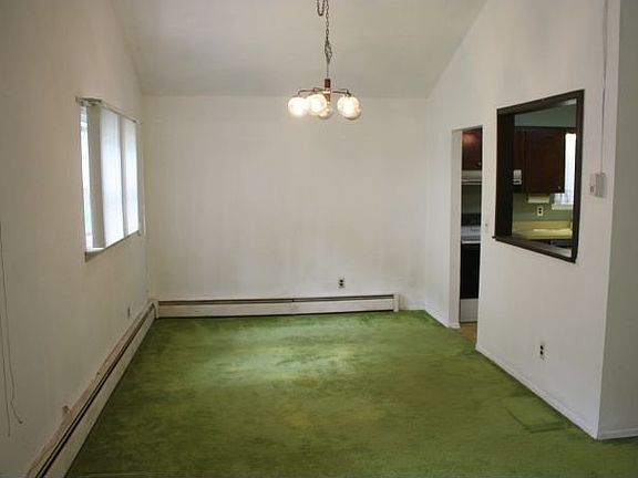 3rd image of 305 Richmond Blvd