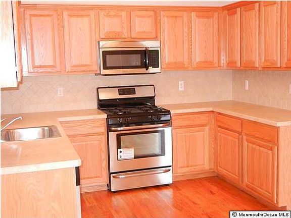 5th image of 519 Parkside Ave