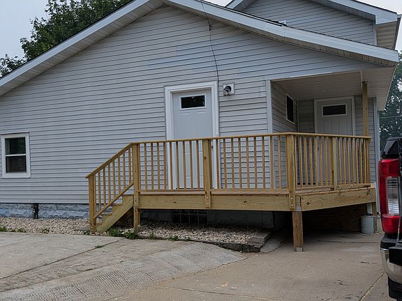 3rd image of 544 N Chatham St