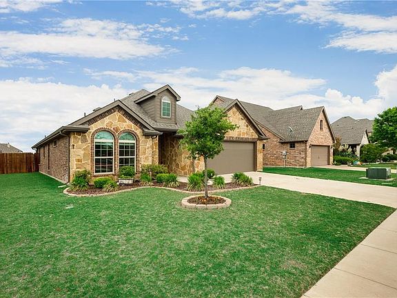 3rd image of 129 Lacy Oak Ln