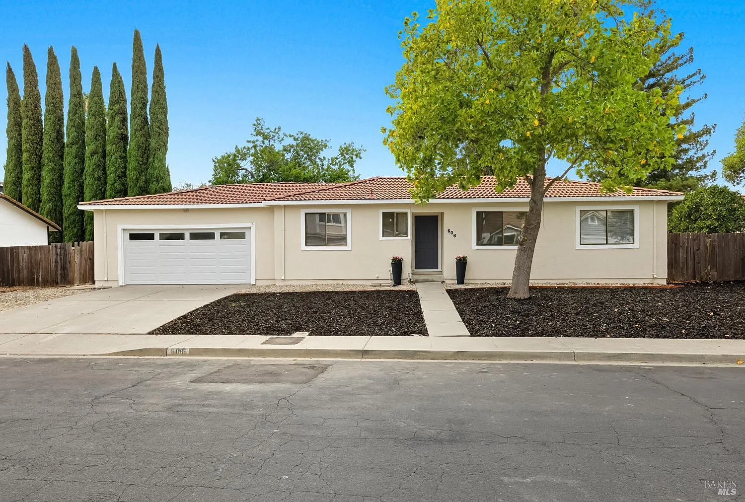 606 Saint Andrews Drive photo 1