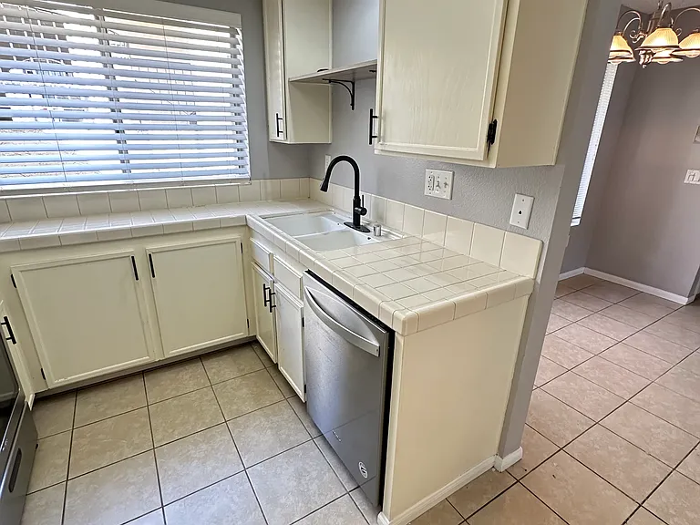 1153 Arbor Ln — Photo 7