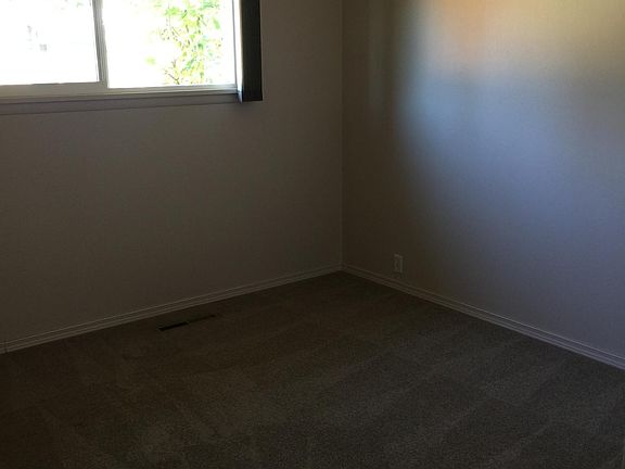 3rd image of 4905 75th Pl