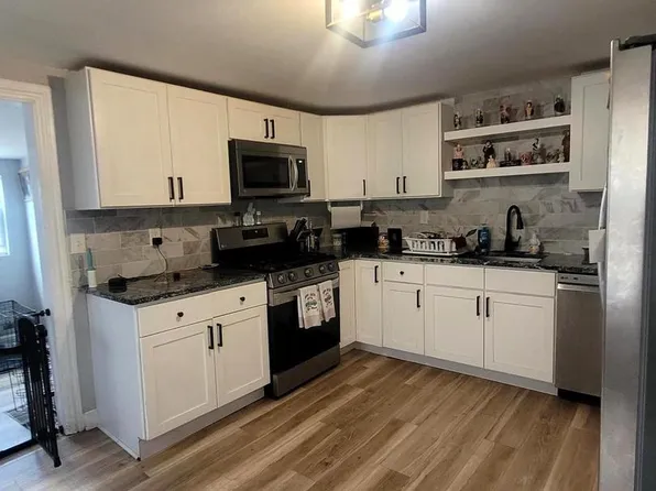 574 Bath St, Bristol, PA 19007