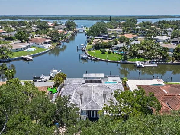 1880 Tanglewood Dr NE, Saint Petersburg, FL 33702