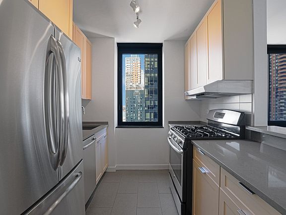 3rd image of 420 W 42nd St APT 25f