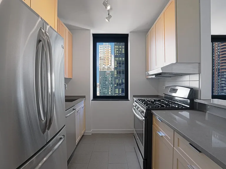 420 W 42nd St #25F — Photo 3