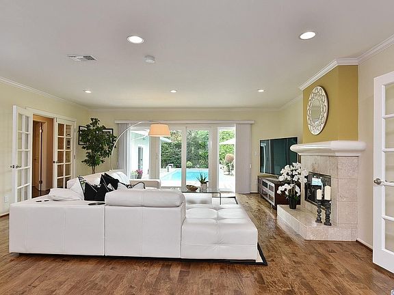 5th image of 1016 Fairview Dr