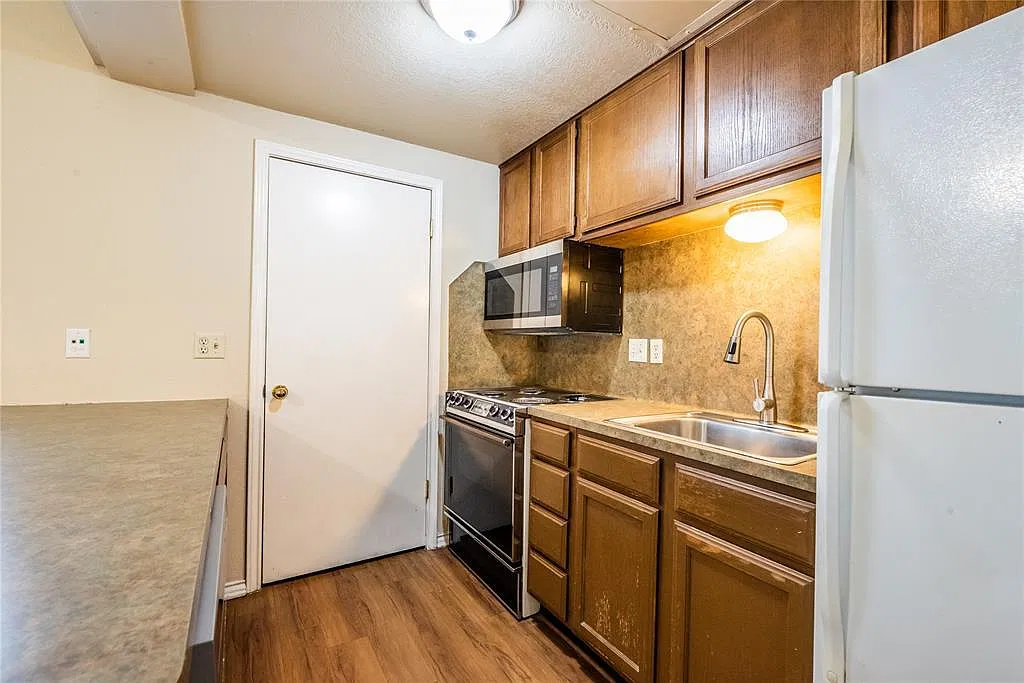 2 bed, 2.0 bath, 554 sqft, $1,500 — Photo 2