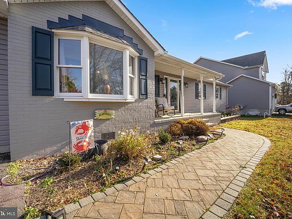 3rd image of 934 Cloverfields Dr