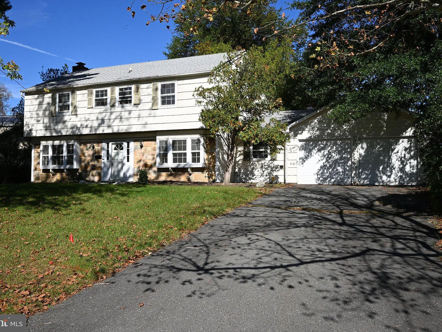 4 bed, 2.5 bath, 2213 sqft, $4,500 — Photo 2