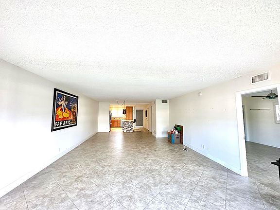 4th image of 3031 NE 51st Street #101