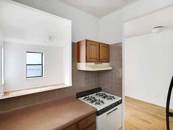 3rd image of 200 W 112th St APT 1A
