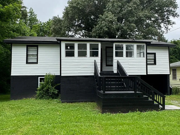 7 Landrum Pl SW — Photo 1