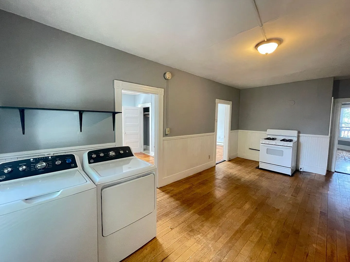 3 bed, 1.0 bath, 1096 sqft, $2,050 — Photo 4
