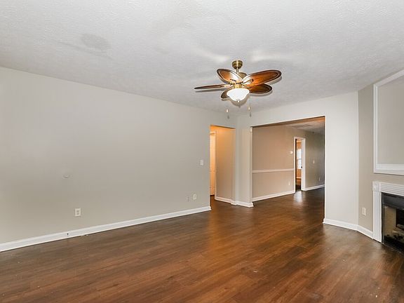 4th image of 717 Douglass Cir