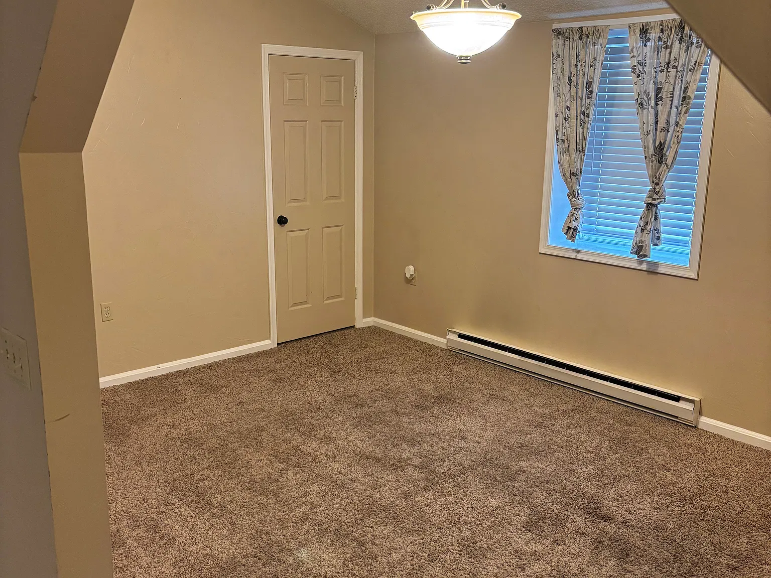 2 bed, 800 sqft, $1,050 — Photo 2