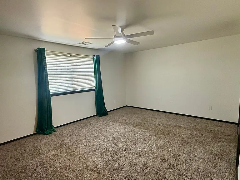 3007 W Wilshire Blvd — Photo 13